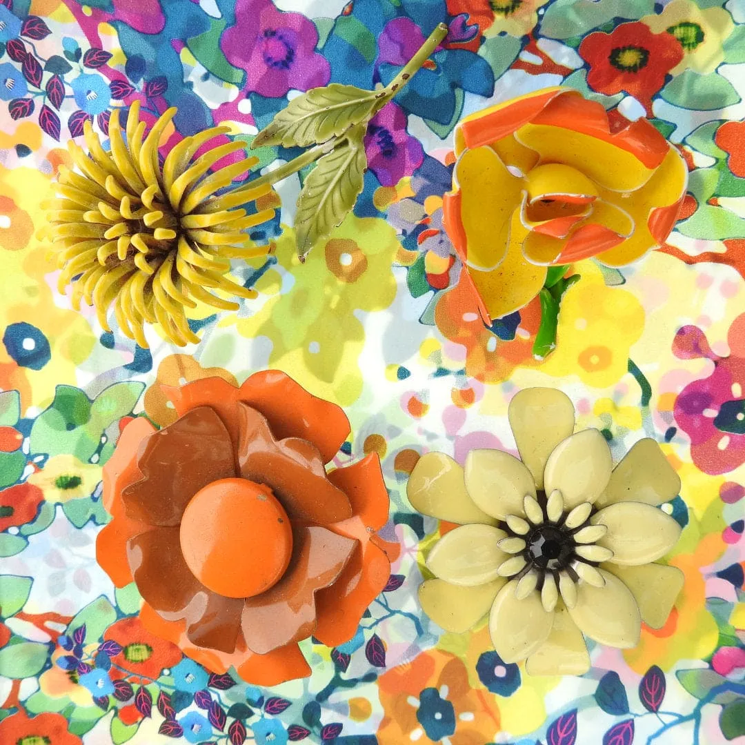 Vintage flower brooches and pins set