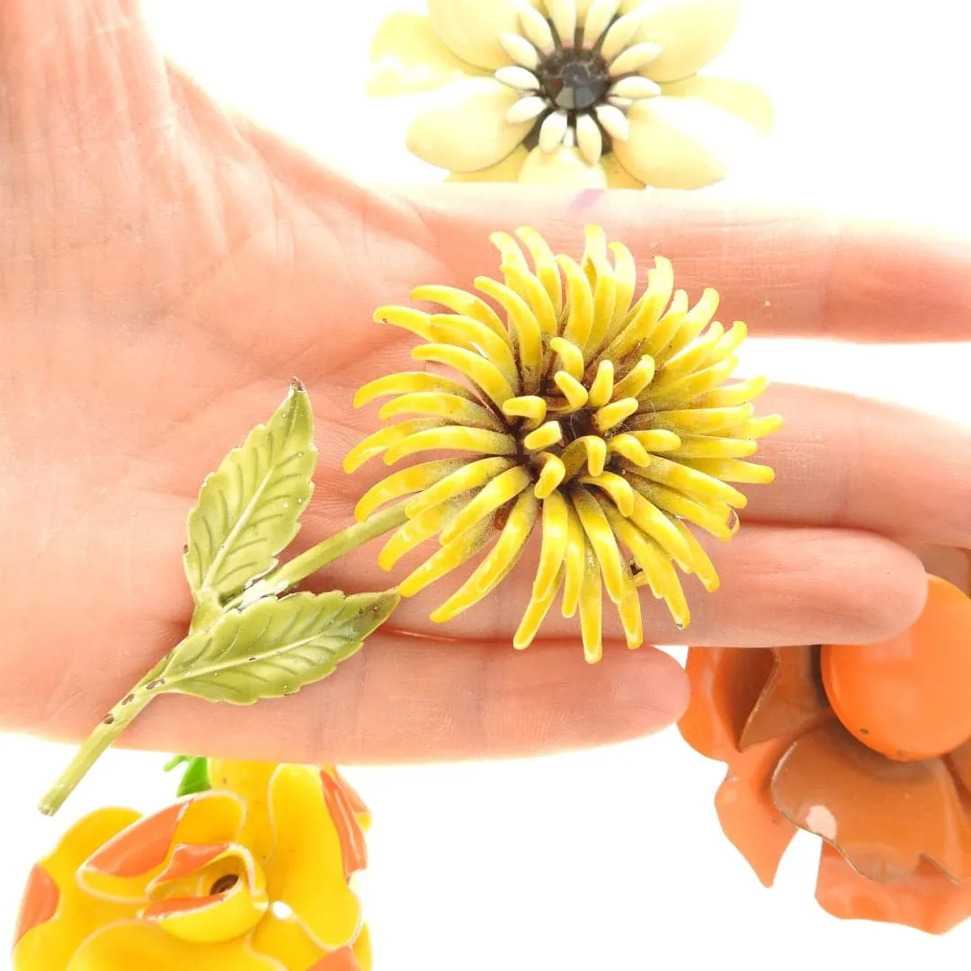 Vintage flower brooches and pins set